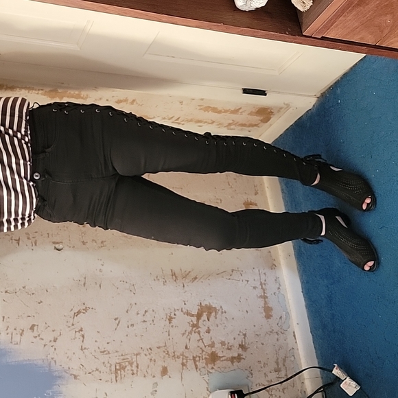 Ladies - Picture 5 of 11